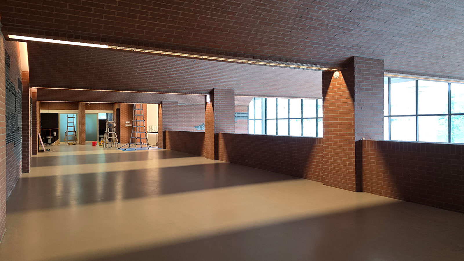 어린이회관내 공연장 바닥 마이크로플랜 작업 완료
