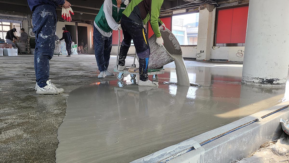 셀프레벨링(자동수평몰탈)의 작업 과정